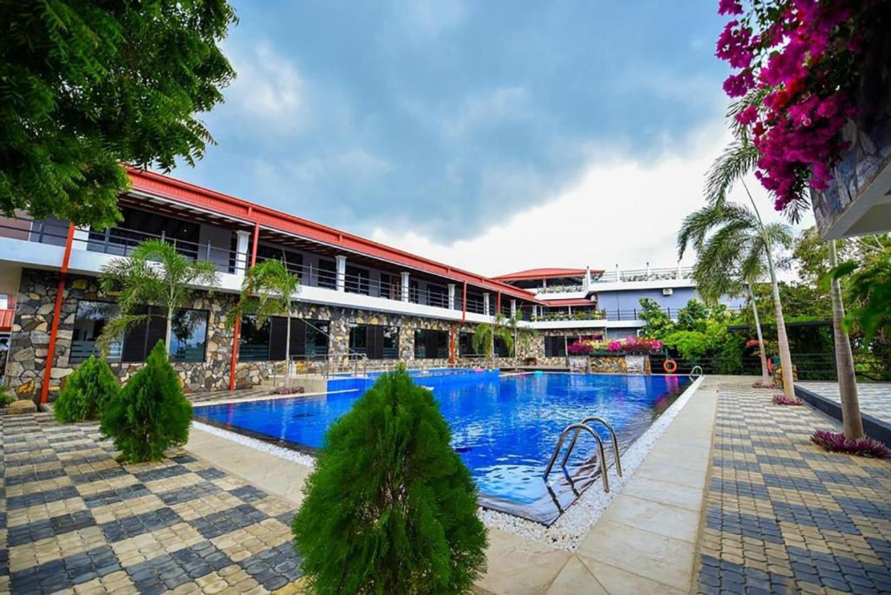 Centauria Wild Hotel Udawalawe Ngoại thất bức ảnh