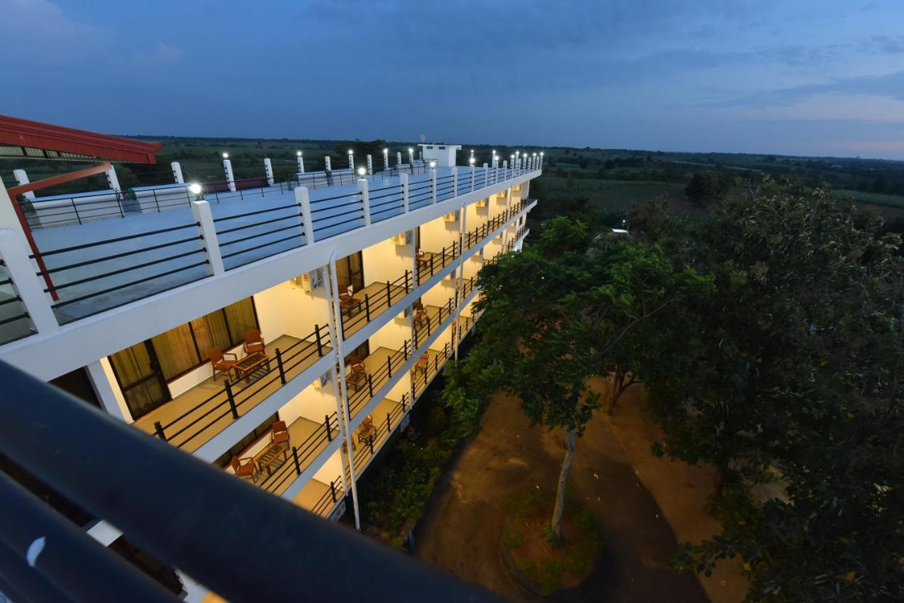 Centauria Wild Hotel Udawalawe Ngoại thất bức ảnh