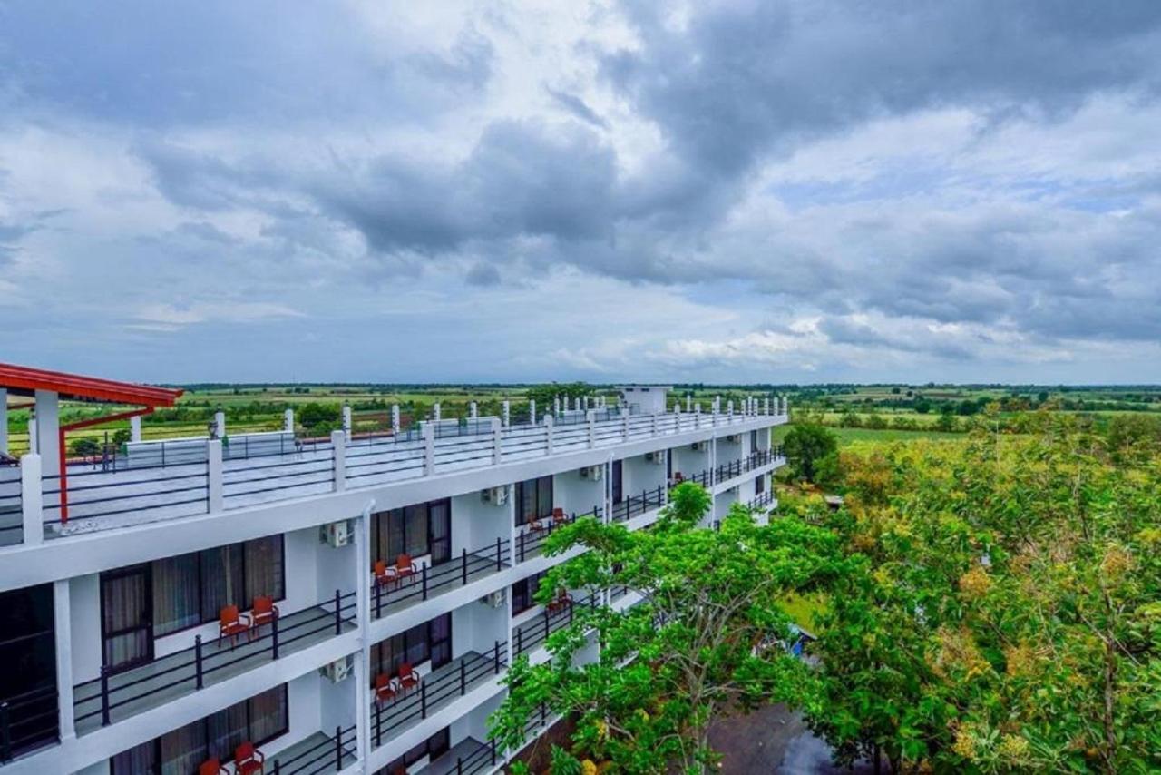 Centauria Wild Hotel Udawalawe Ngoại thất bức ảnh
